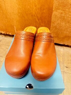 Clarks Women's Brown Leather Clogs